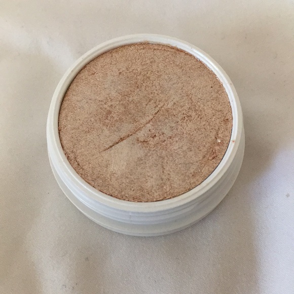 COLOURPOP Highlighter in Flexitarian ✨ - Picture 6 of 8